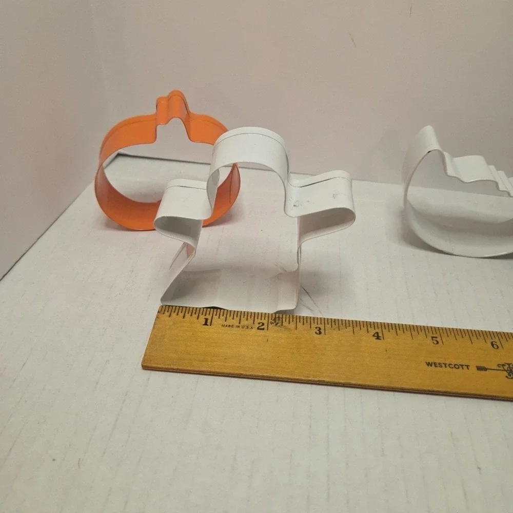 Halloween Metal Cookie Cutters Pumpkin Ghost Moon Bat‎ Lot of 4